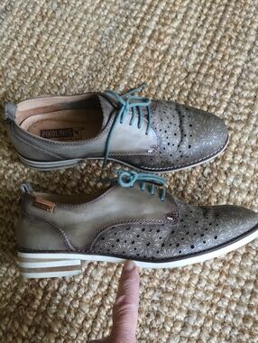 Funky Pikolinos perforated leather laced shoes